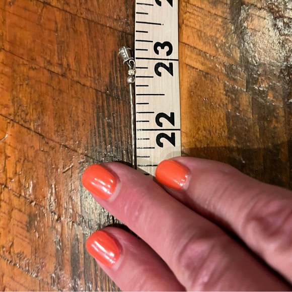 Coral birds on silver wire necklace - Picture 6 of 7